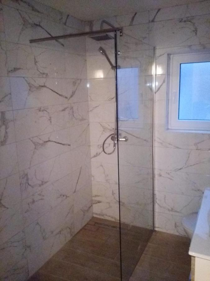 Apartmani Mira Vir Eksteriør billede