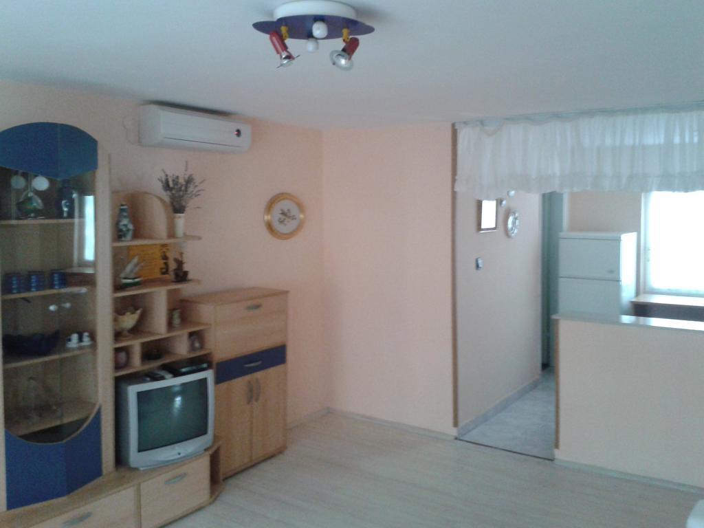 Apartmani Mira Vir Eksteriør billede