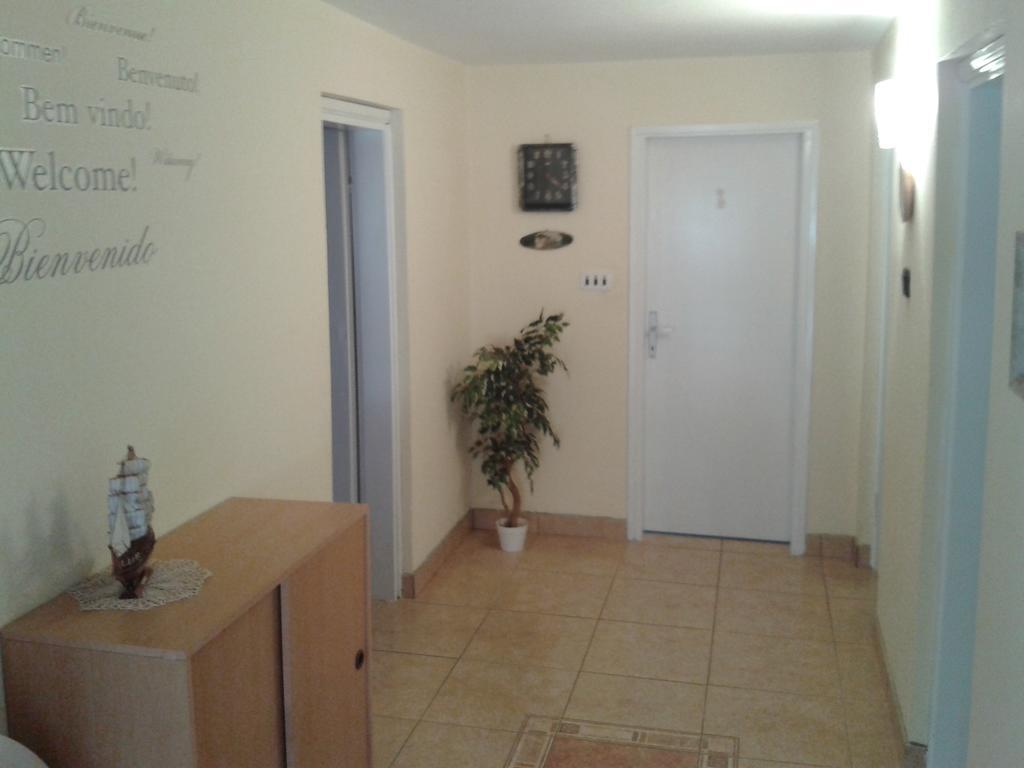 Apartmani Mira Vir Eksteriør billede